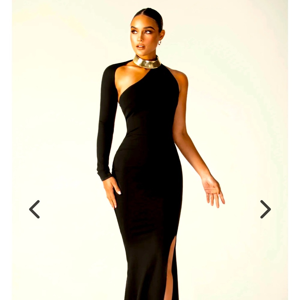 Simple, very elegant one shoulder dress. New from Alieva